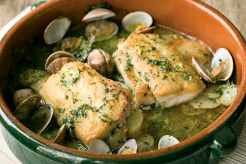 Hake with green sauce and clams - Discover Seafood