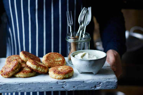 Smokey fishcakes with dill and horseradish mayonnaise - Discover Seafood