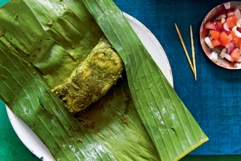 Green masala fish in banana leaves - Discover Seafood