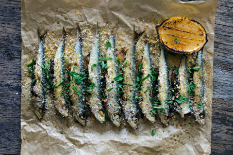 Baked sardines, kale, pine nuts and raisins - Discover Seafood